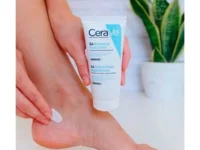 کرم مرطوب کننده و ترمیم کننده ترک پا سراوی