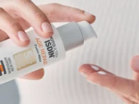 ضدآفتاب و ضدپیری ایزدین فیوژن واتر Age Repair SPF50 حجم 50 میل