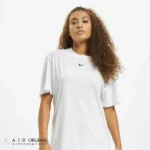 تی شرت زنانه نایک مدل Sportswear Essential